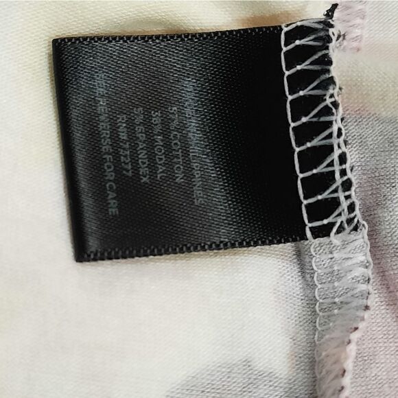 2/$20 SIMPLY VERA WANG Top - Picture 9 of 9